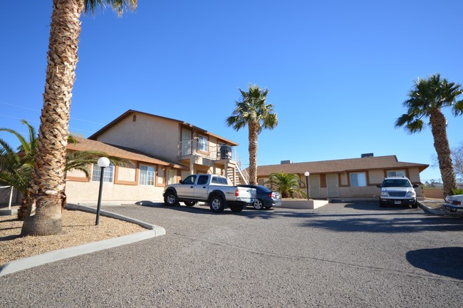 2725 Calle de Mercado in Bullhead City, AZ - Building Photo - Building Photo