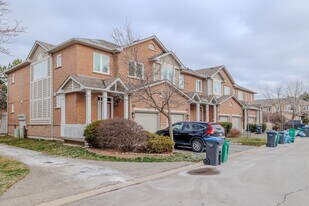 4950 Albina Way in Mississauga, ON - Building Photo