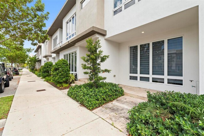 10350 NW 66th St in Doral, FL - Building Photo - Building Photo