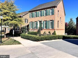 376 Parkview Ave in Gaithersburg, MD - Building Photo