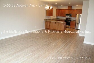 1455 SE Anchor Ave-Unit -Unit A in Warrenton, OR - Building Photo - Building Photo
