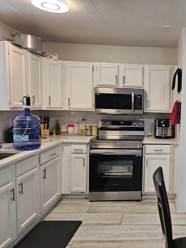 2036 Rose Hill Rd in Carrollton, TX - Building Photo - Building Photo