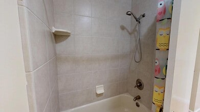 702 Cassia St in Redwood City, CA - Foto de edificio - Building Photo