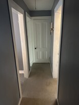 58 Tolland St, Unit Unit B in East Hartford, CT - Building Photo