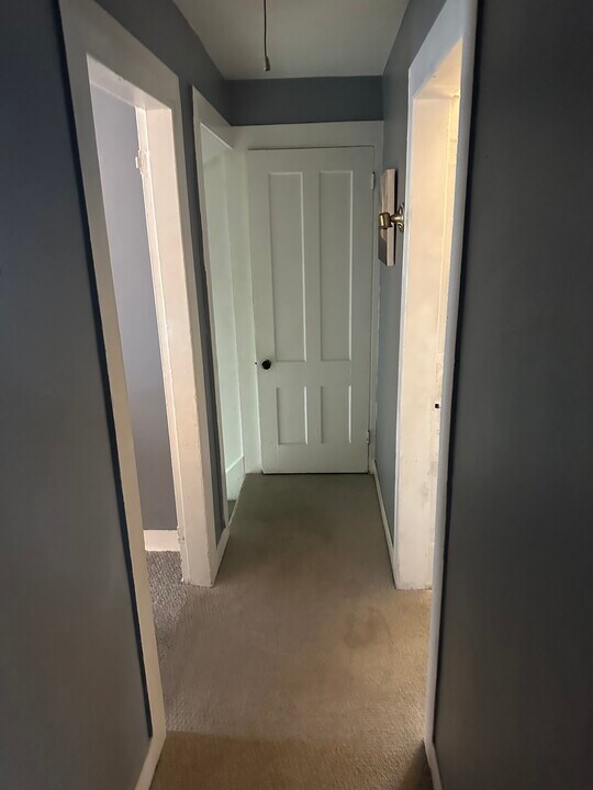 58 Tolland St, Unit Unit B in East Hartford, CT - Building Photo