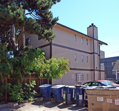 Whitman Apartments in Seattle, WA - Building Photo - Building Photo