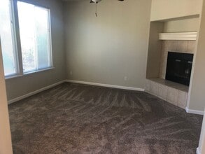 1156 Valley Glen Dr in Dixon, CA - Building Photo - Building Photo