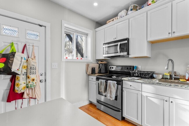 758 Huntington Ave, Unit #1 in Boston, MA - Building Photo - Building Photo
