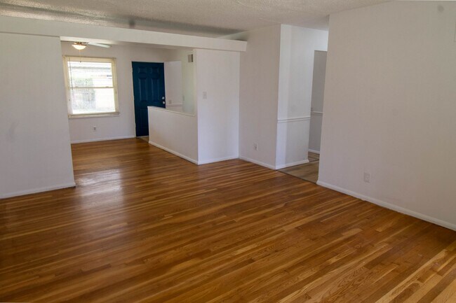 10606 Kilbourn Dr in St. Louis, MO - Building Photo - Building Photo