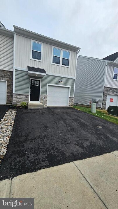 253 Talucci Dr in Downingtown, PA - Building Photo