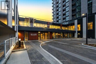 3071 Trafalgar Rd in Oakville, ON - Building Photo - Building Photo