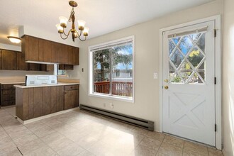 203 SE 176th Pl in Portland, OR - Foto de edificio - Building Photo