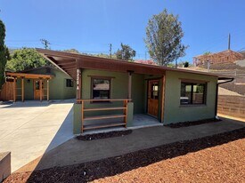 8220 Edison Dr in Ventura, CA - Building Photo