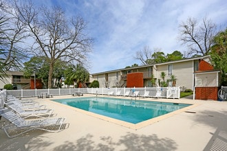 Castlewood Apartments in Valdosta, GA - Foto de edificio - Building Photo