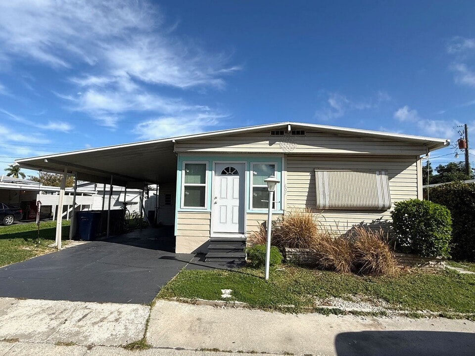 607 49th Ave Terrace W in Bradenton, FL - Building Photo