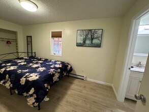 1316 Joyce Dr in Fairbanks, AK - Foto de edificio - Building Photo