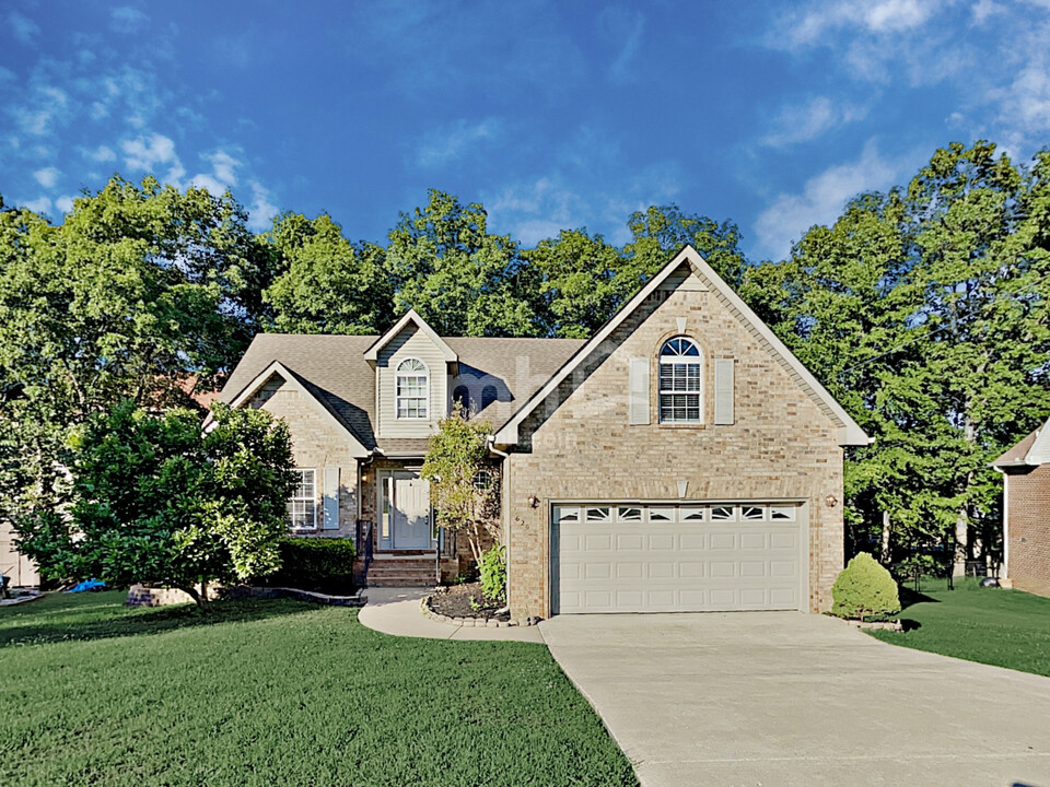 620 Woodhaven Dr in Smyrna, TN - Building Photo