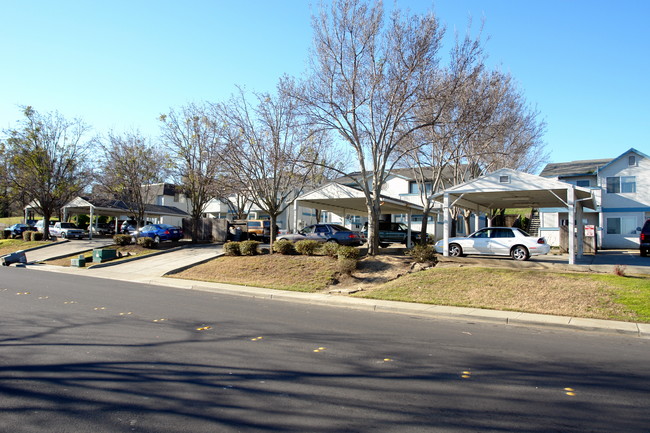 472-490 Markham Ave in Vacaville, CA - Foto de edificio - Building Photo