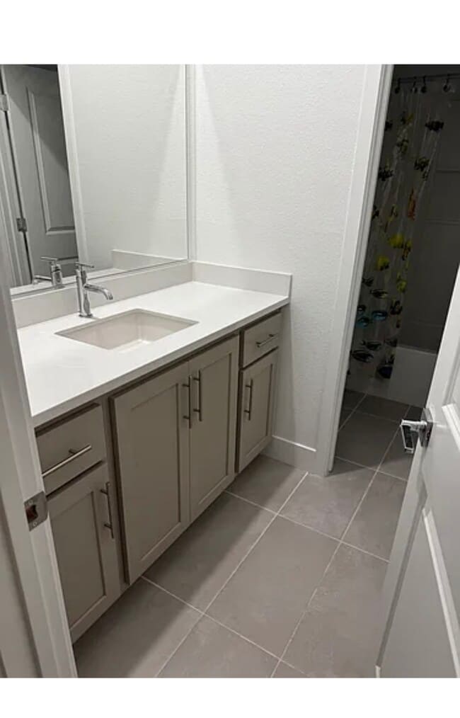 8107 Lamplight Dr in Tracy, CA - Foto de edificio - Building Photo