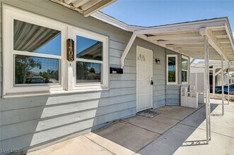 1405 E Bridger Ave in Las Vegas, NV - Building Photo - Building Photo