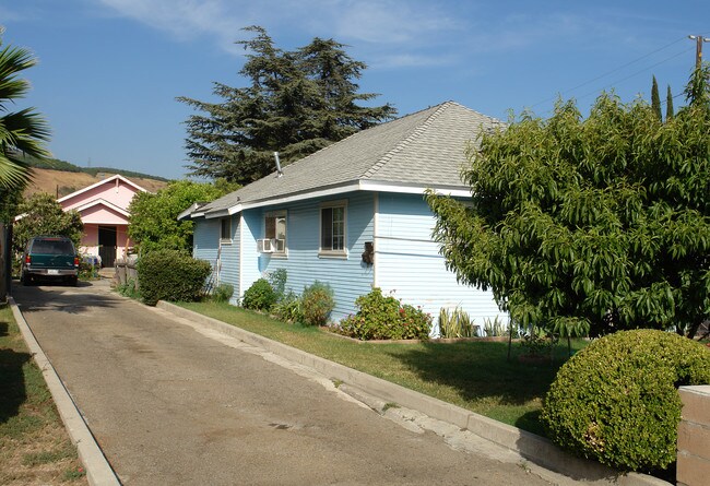 534-534 1/2 Saratoga St in Fillmore, CA - Building Photo - Building Photo