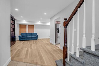 6 Cattail Dr in Howell, NJ - Building Photo - Building Photo