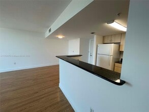 3000 Coral Way, Unit 1501 in Coral Gables, FL - Foto de edificio - Building Photo