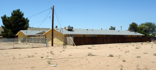 15495 Straight Arrow Rd in Apple Valley, CA - Building Photo - Building Photo