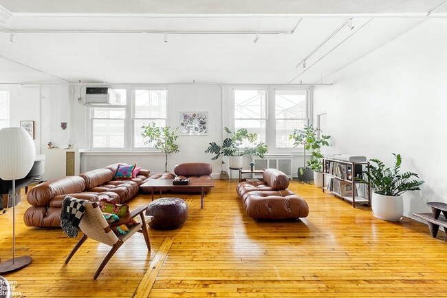 565 Broadway-Unit -8W in New York, NY - Building Photo - Building Photo