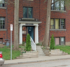 352-356 Hunter St E in Hamilton, ON - Building Photo - Building Photo