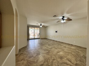 585 W Deerview Ct in Green Valley, AZ - Building Photo - Building Photo
