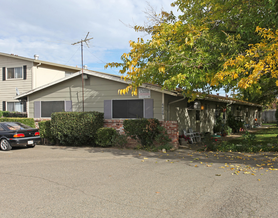 Mulberry Court in Orangevale, CA - Building Photo