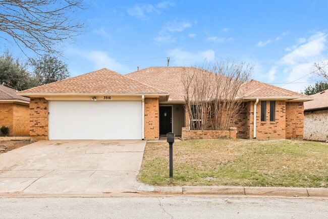 property at 3516 Wedgworth Rd S