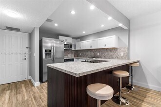 400 Leslie Dr in Hallandale Beach, FL - Foto de edificio - Building Photo