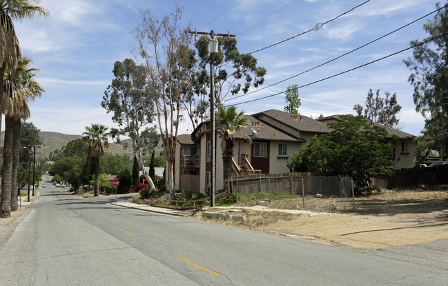 240 E Graham Ave in Lake Elsinore, CA - Building Photo - Building Photo