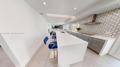 1055 NW 99th Ave in Plantation, FL - Building Photo - Building Photo