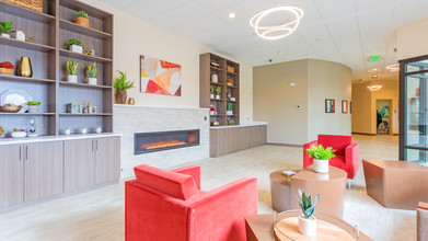 Crossroads Active Senior Community in Bellevue, WA - Foto de edificio - Interior Photo