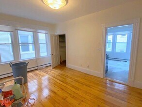 1423 Cambridge St, Unit 3 in Cambridge, MA - Building Photo - Building Photo