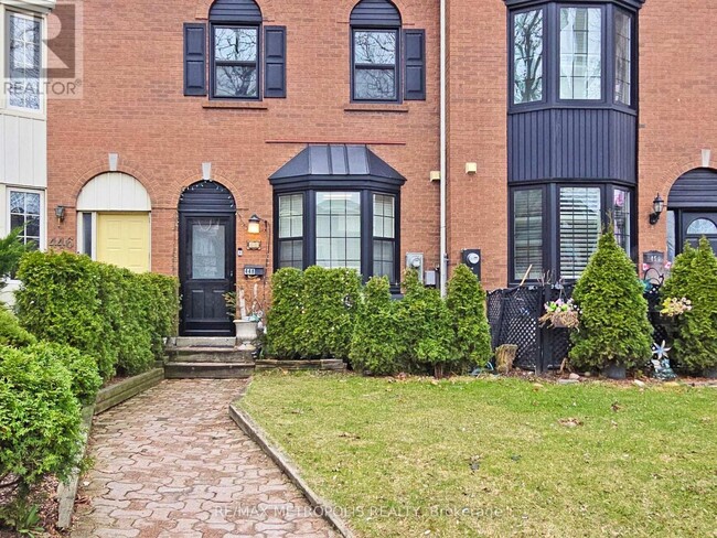 448 Pacific Ave in Toronto, ON - Building Photo - Building Photo