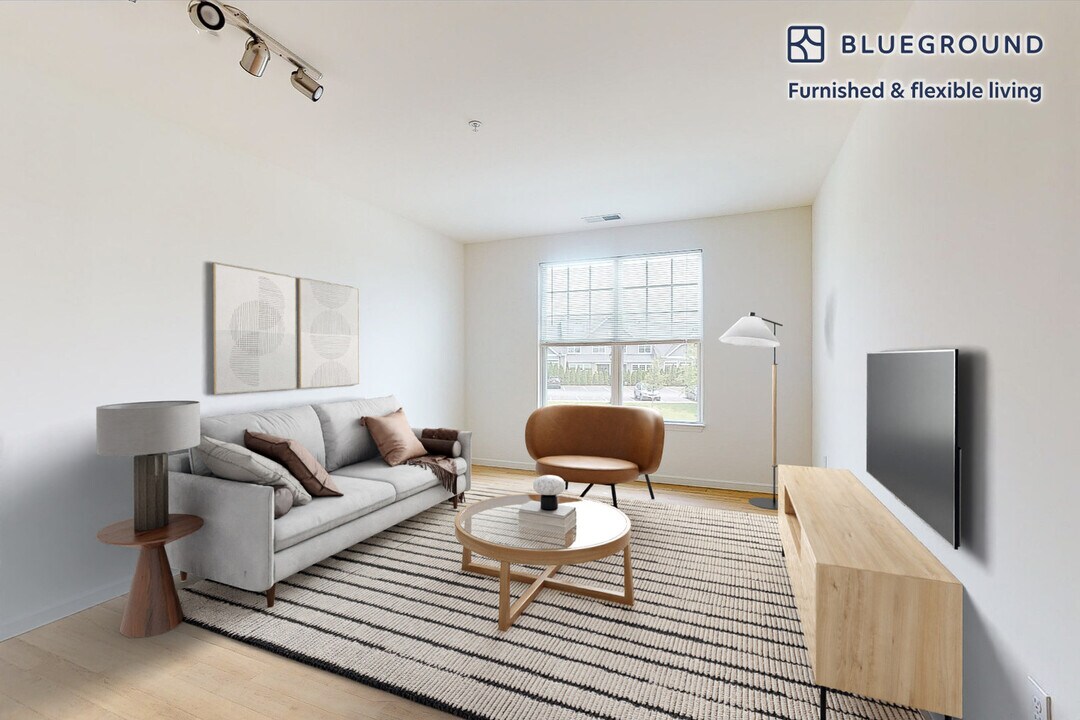 1700 E 5th St in Huntington Station, NY - Building Photo