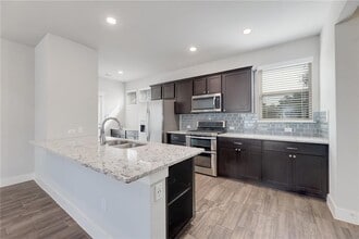 10503 Larue Pass in Austin, TX - Foto de edificio - Building Photo