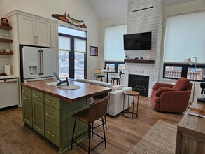 5913 Lake Edge Rd in McFarland, WI - Building Photo - Building Photo