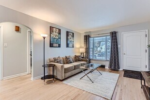 1250 E Amherst Ave in Englewood, CO - Building Photo