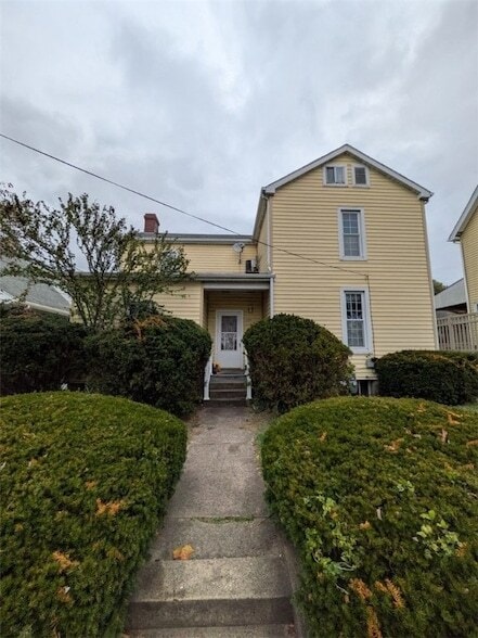 property at 725 Chartiers St