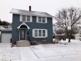 202 Western Ave in Sheboygan Falls, WI - Building Photo