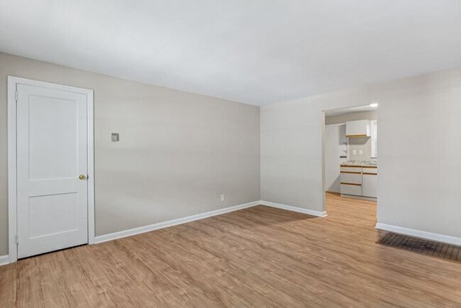 508 Mayflower Dr in Greensboro, NC - Building Photo - Building Photo