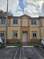 8394 SW 152nd Ave Cir in Miami, FL - Building Photo