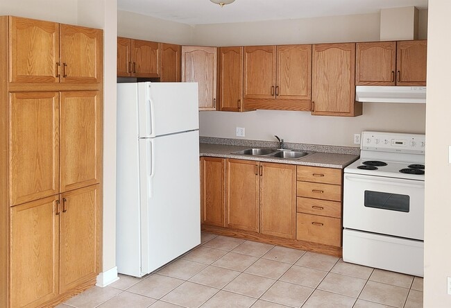 1B-374 John in Cobourg, ON - Building Photo - Building Photo