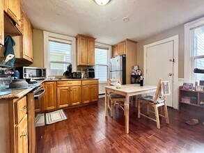 8 Eldora St, Unit 2 in Boston, MA - Foto de edificio - Building Photo