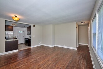 7810 E Prairie Rd in Skokie, IL - Building Photo - Building Photo